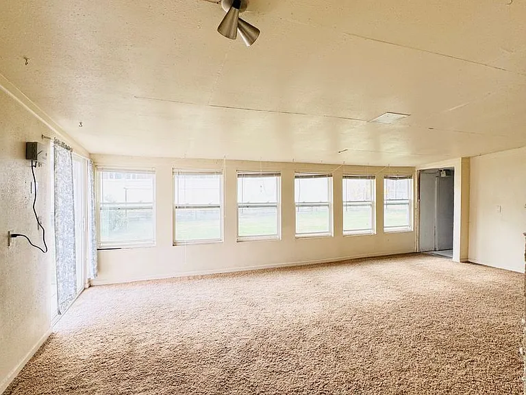2118 Glenfair Dr — Photo 24