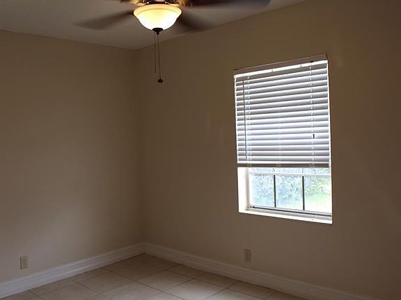 4th image of 318 SW 78th Ave