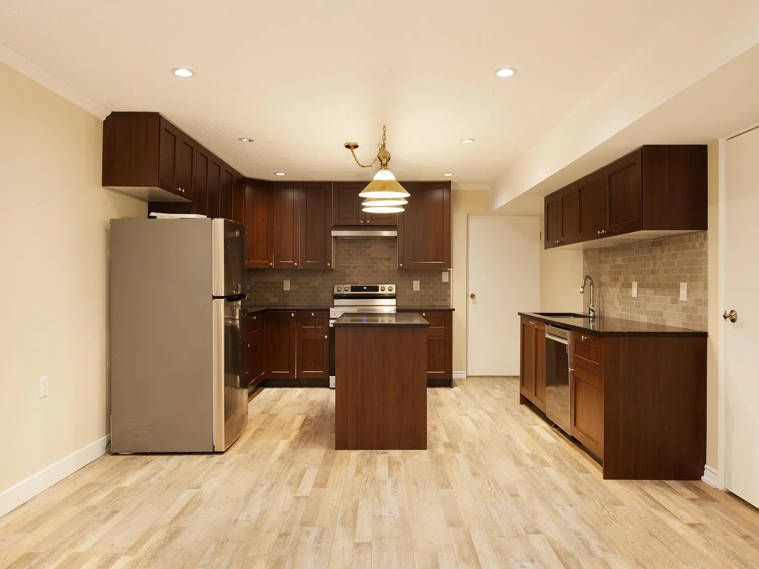3 bed, 1200 sqft, $2,900 — Photo 1