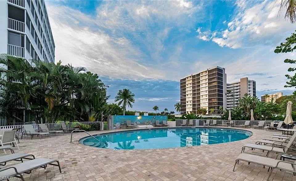 5 Bluebill Ave #305/405