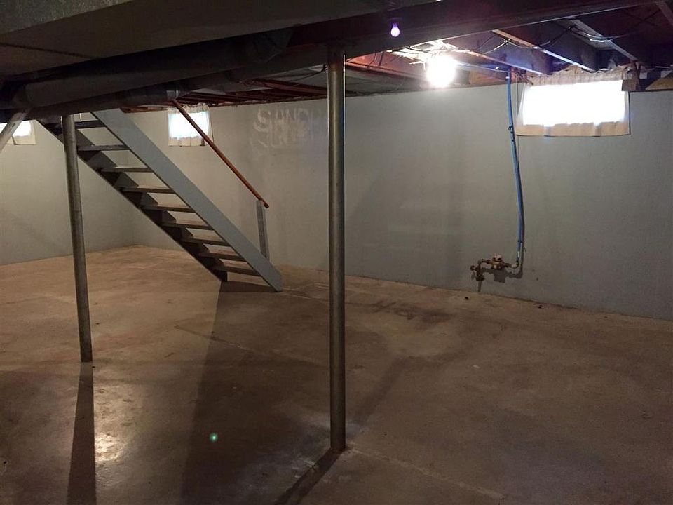 1st image of 309 W 14th St