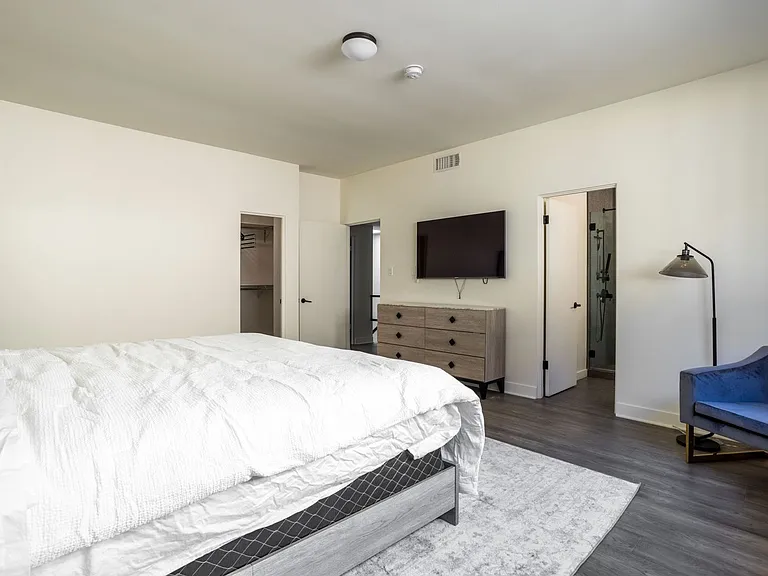 1823 N Fuller Ave — Photo 16