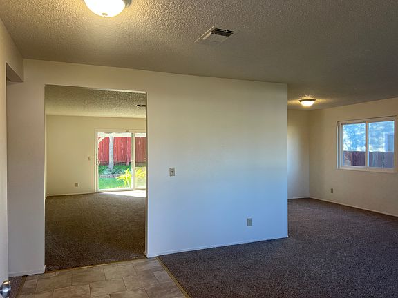 4th image of 555 Peterson Ln