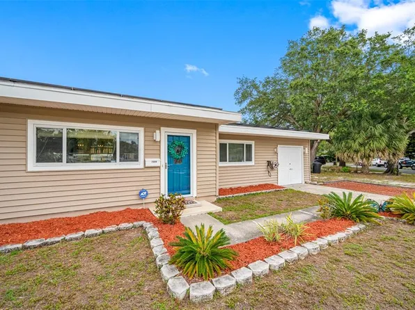 7000 Onyx Dr N, Saint Petersburg, FL 33702