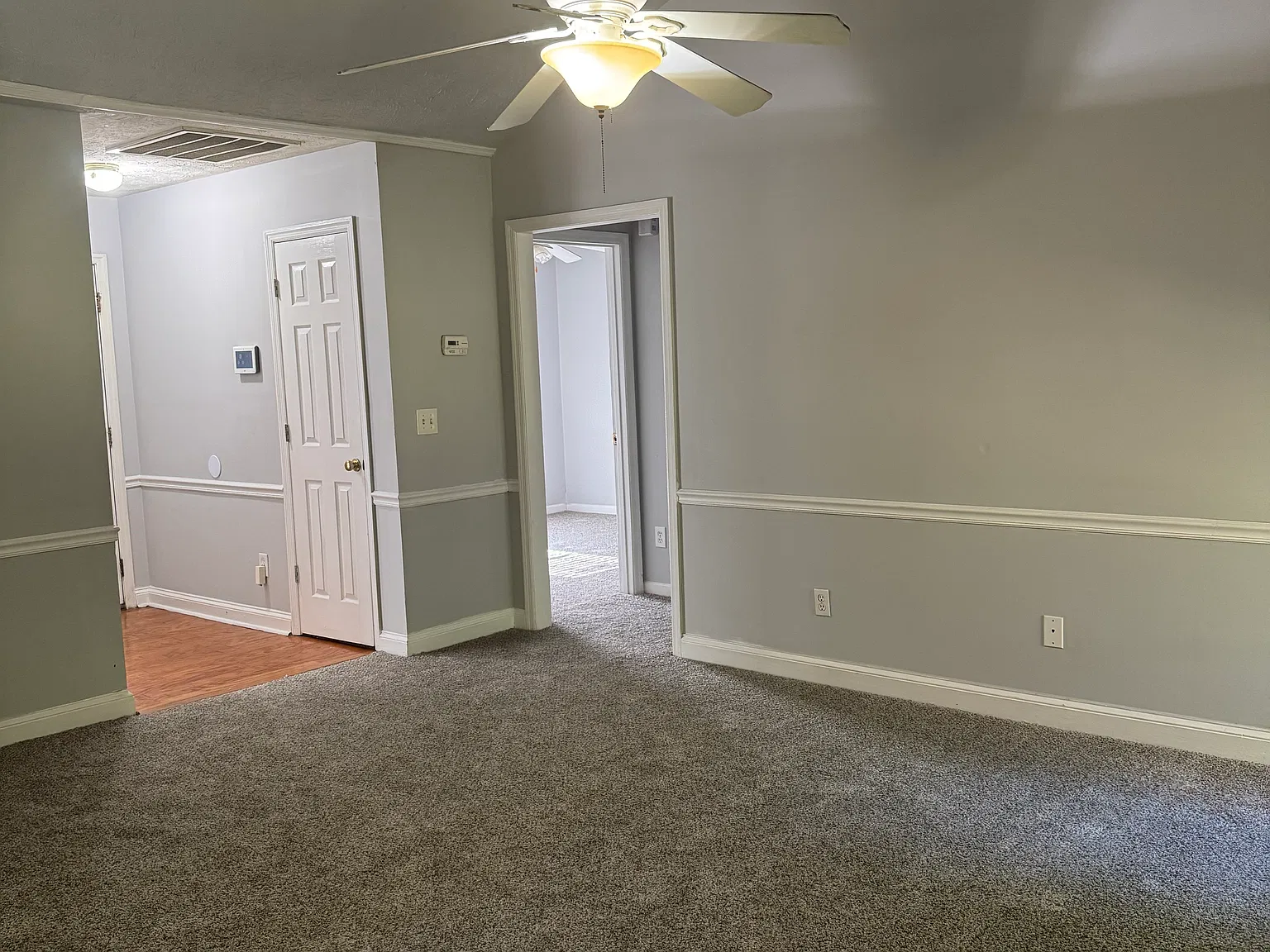 815 Benner Ave — Photo 2