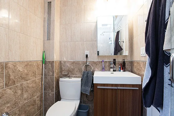 Rented by Emor Management Inc. | media 27