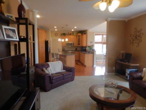 3rd image of 5 Park Meadow Dr