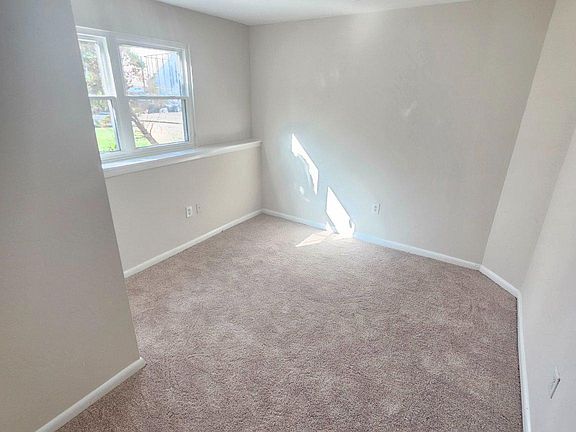 5th image of 35 Kinsman View Cir