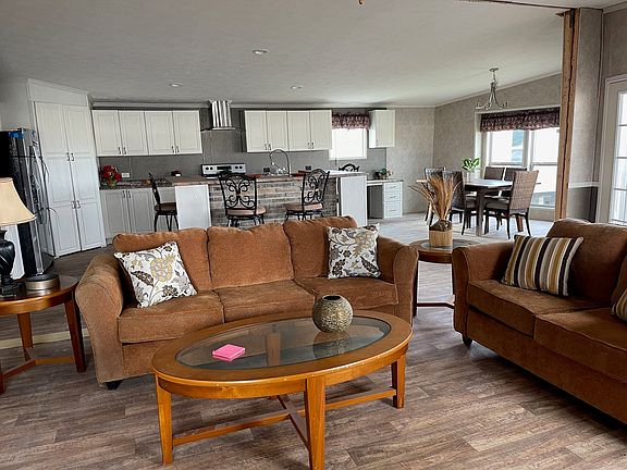 3rd image of 201 Farmhouse Rd