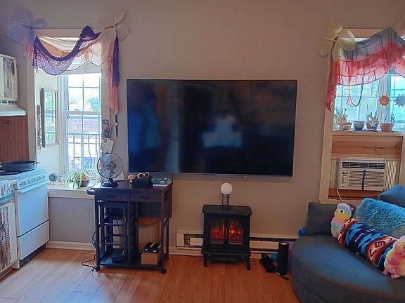 5th image of 122 N Main St #1