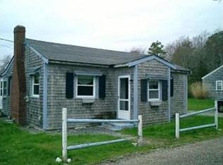 5 Laurel St, Mattapoisett, MA 02739