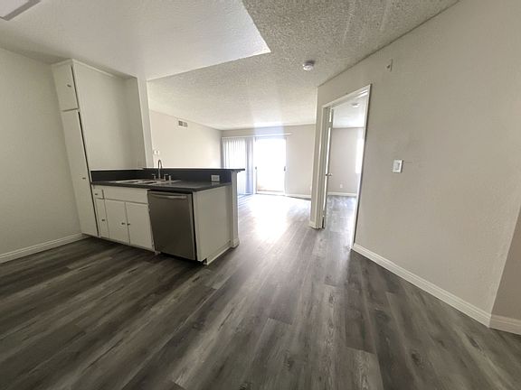 4th image of 7540 Haskell Ave #3