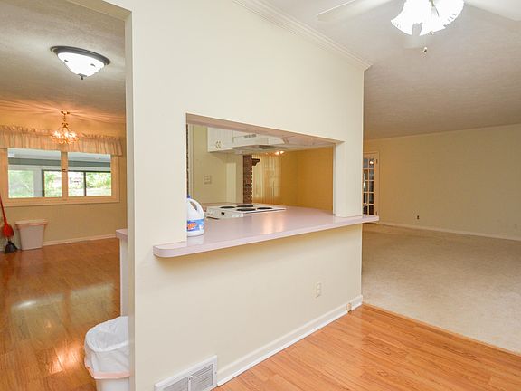 319 East dr Marshall-105