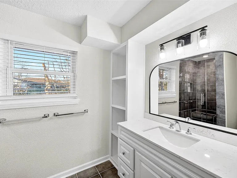 535 Elton St — Photo 10