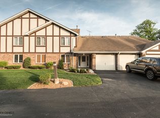 7937 W 107th St APT C, Palos Hills, IL 60465