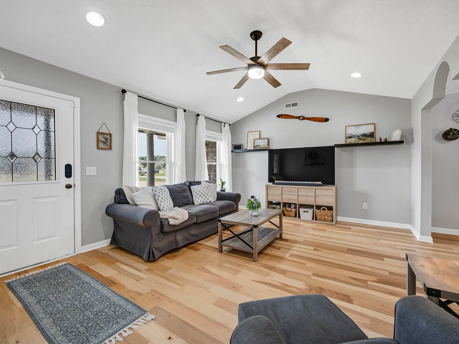 3 bed, 1494 sqft, $1,995 — Photo 2