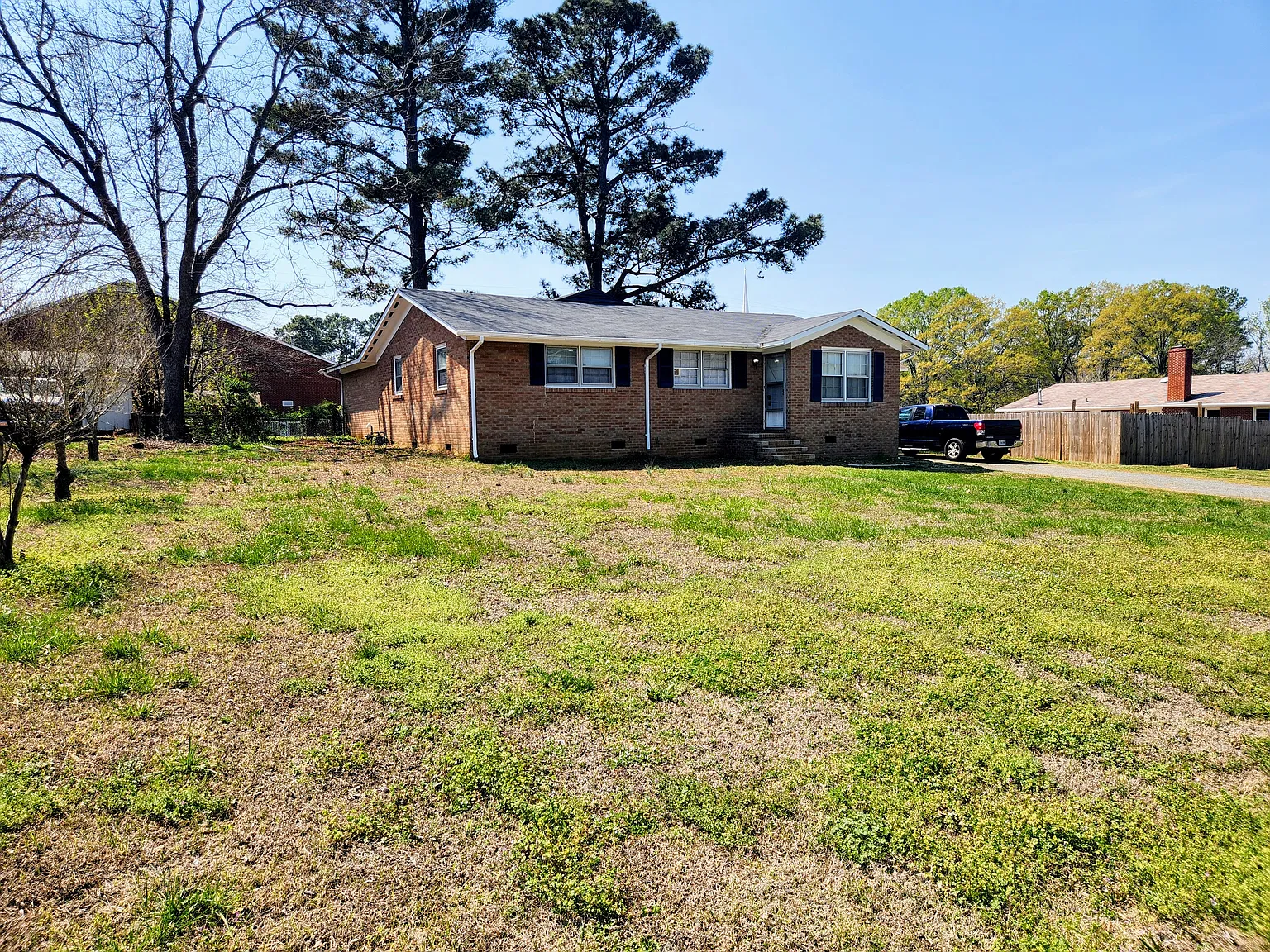 5 bed, 1689 sqft, $2,150 — Photo 2