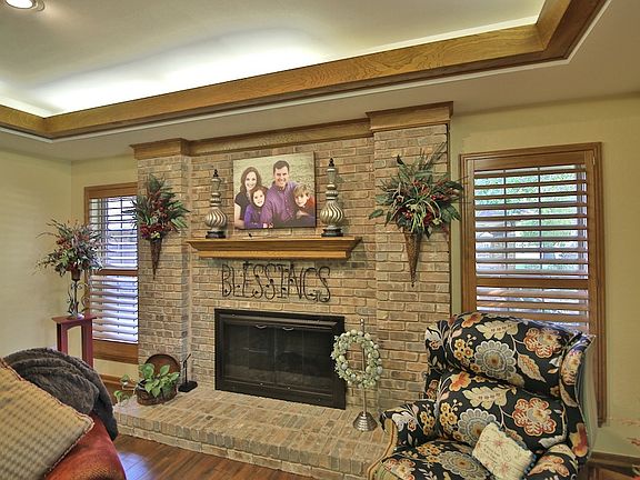 5th image of 2210 Crestline Dr