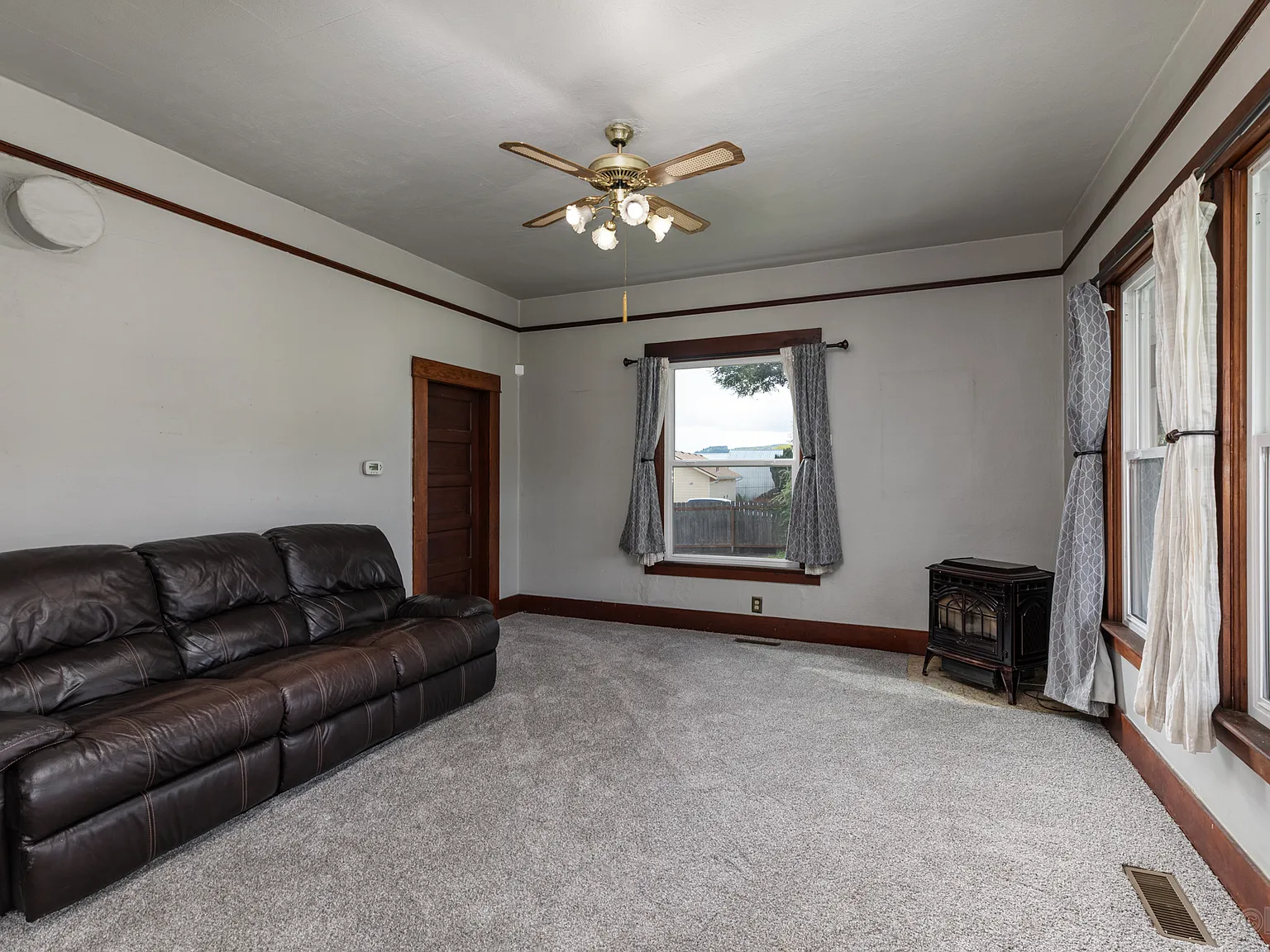 4 bed, 1.5 bath, 1536 sqft, $2,500 — Photo 3