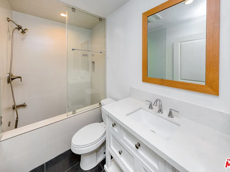 1633 S Bentley Ave #203 — Photo 11