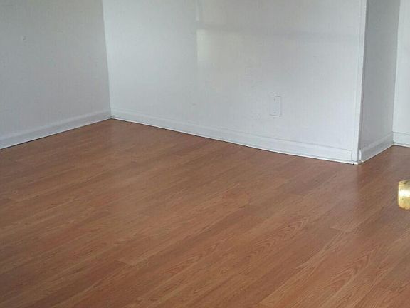 3rd image of 265 Bowlan St N