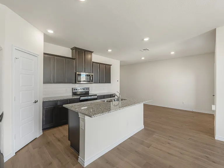752 Thorn Creek Dr — Photo 16