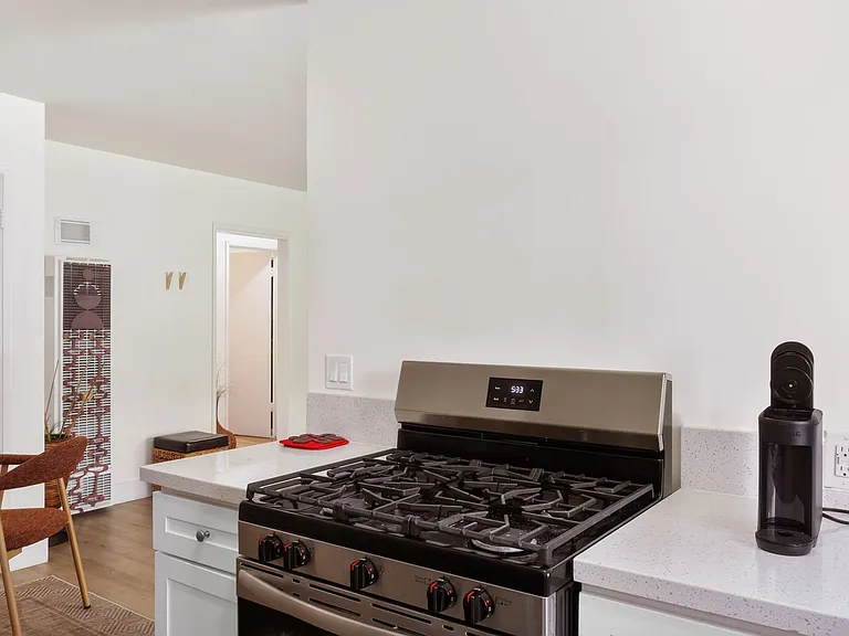 1250 E 3rd St #8 — Photo 7