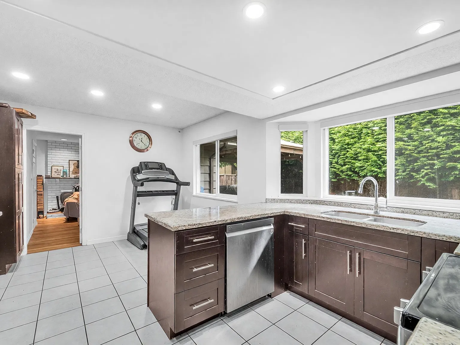 5 bed, 2757 sqft, $4,800 — Photo 3
