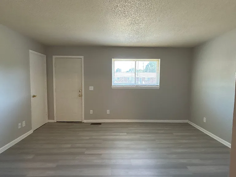 315 W Camel Street — Photo 2