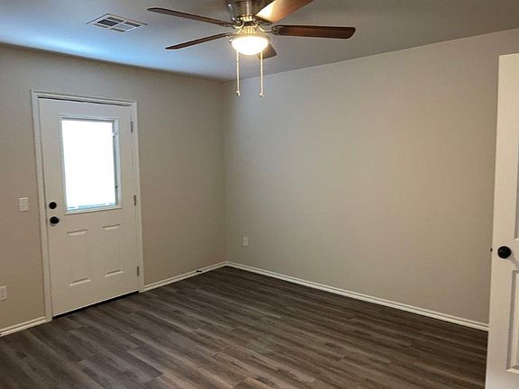 5th image of 532 Parkhill Cir