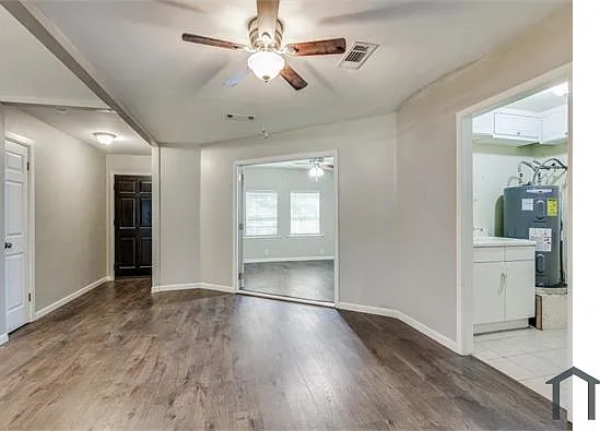 560 NW Douglas St — Photo 7