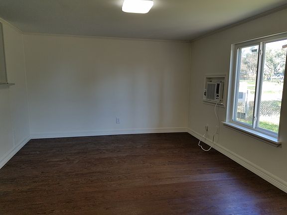 5th image of 215 N Doughty St