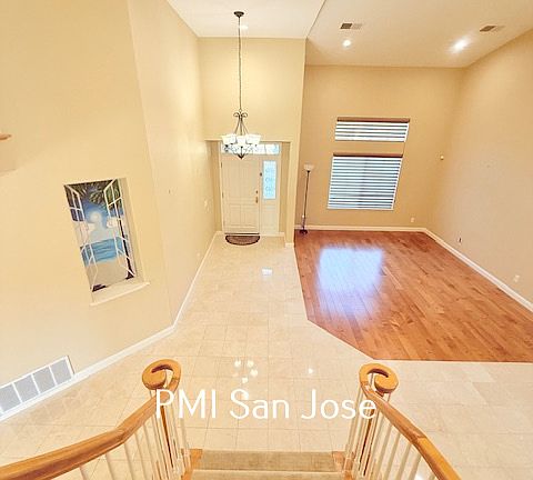 5343 Ligurian Dr - Vaulted Ceilings_01122025