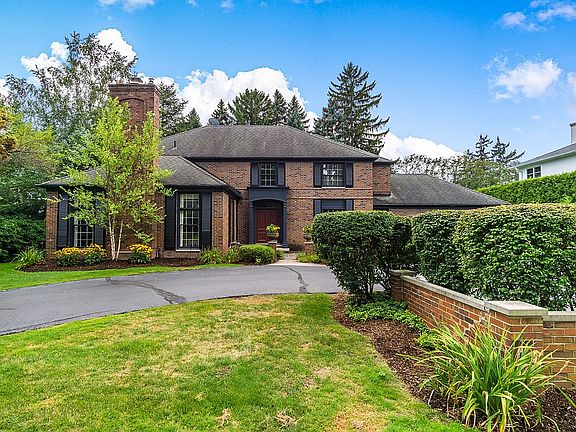 3rd image of 57 Sunningdale Dr