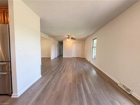 3rd image of 3849 Greenway Dr