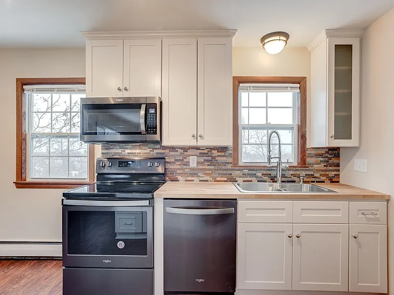 441 Grand Ave — Photo 4