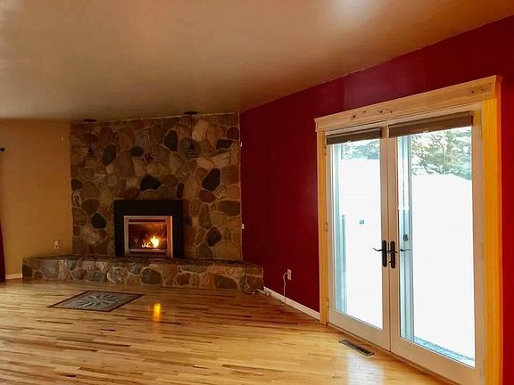 718 W St Living room