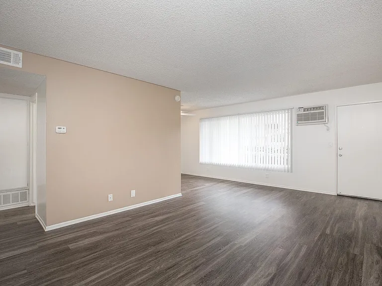 Castilian and Cordova Apartment Homes — Photo 18