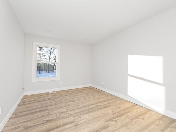 4th image of 7710-7725 Timbercreek Ct #7725-4