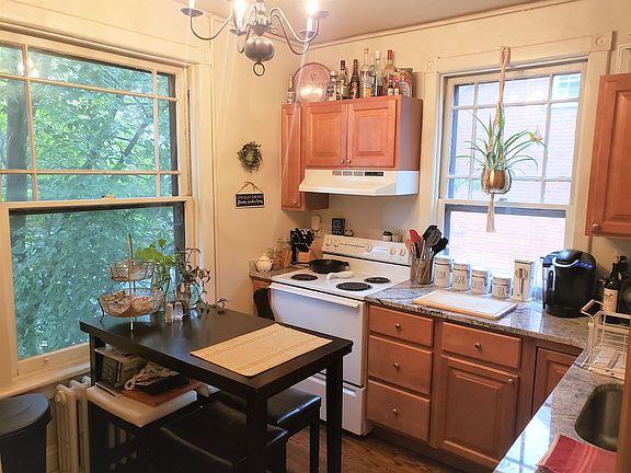 3rd image of 126 E Market St #3