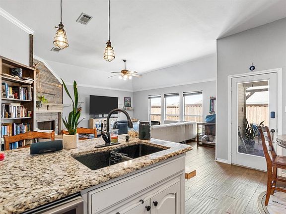 4th image of 101 Shorewood Pl