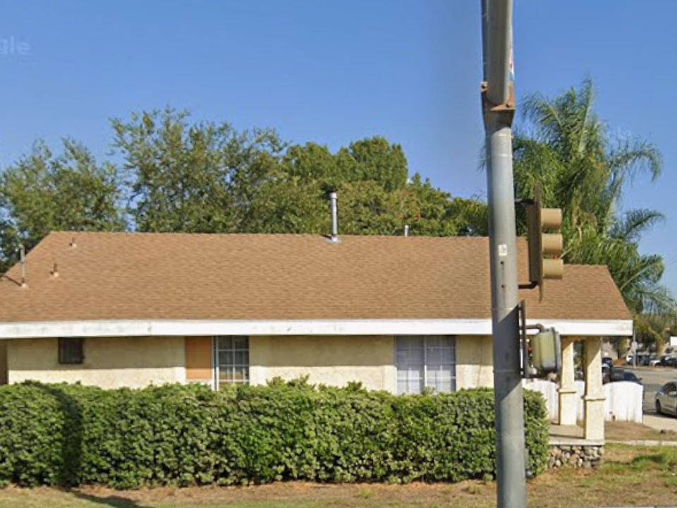 2nd image of 591 W Monterey Ave