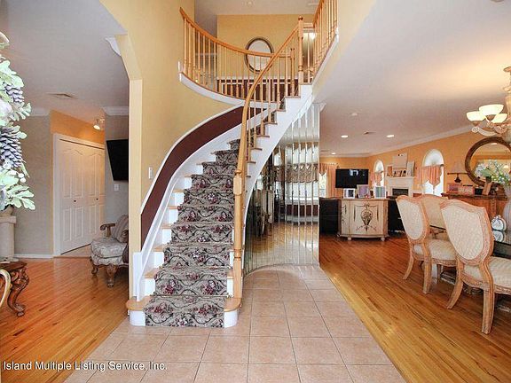 2nd image of 86 Bayview Ln #1