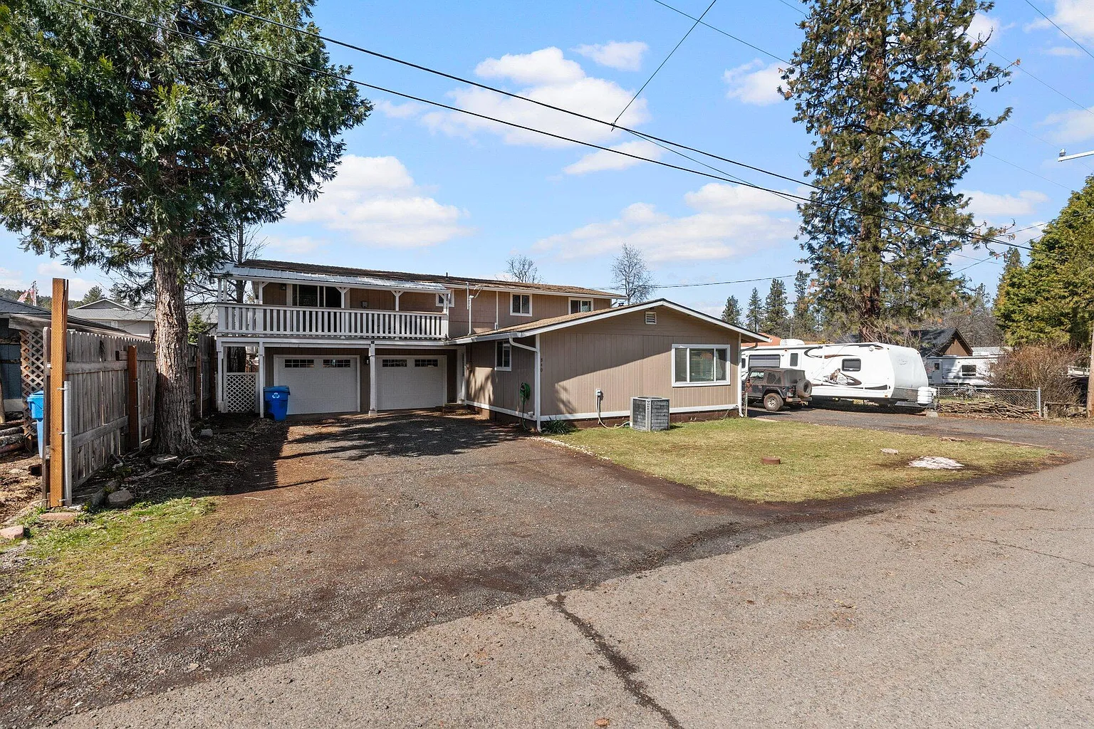 840 Laurel Ave photo 1