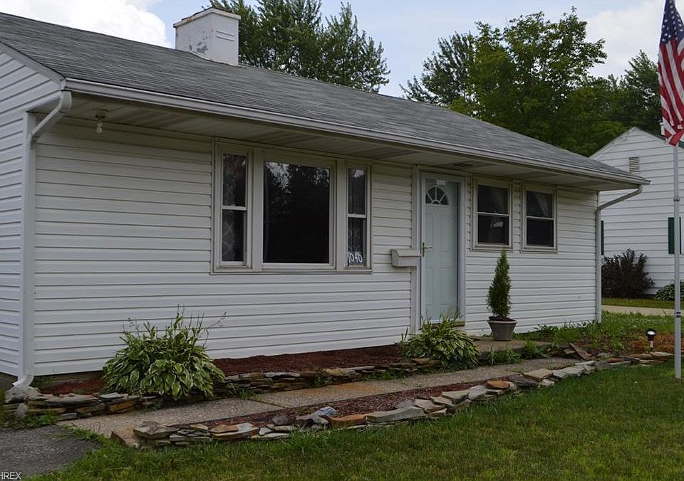 1st image of 1040 Oak St