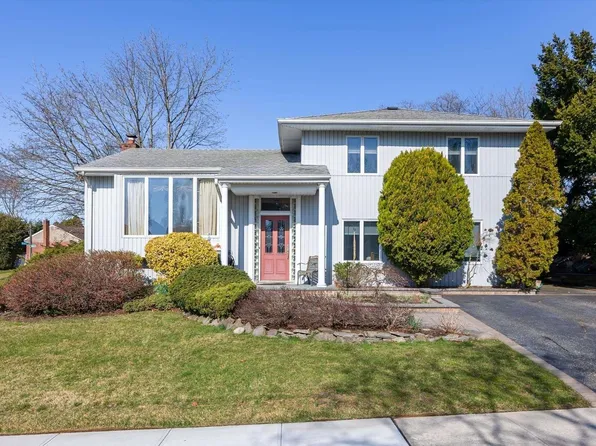1 Walter, Old Bethpage, NY 11804