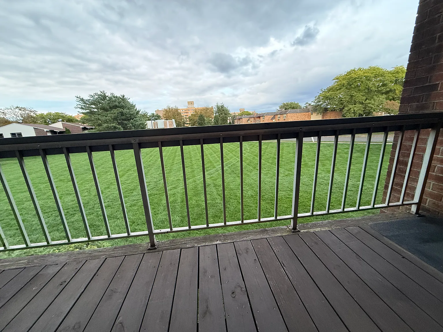 1 bed, 976 sqft, $1,950 — Photo 4