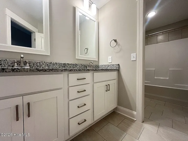 404 Endicott Ct — Photo 39