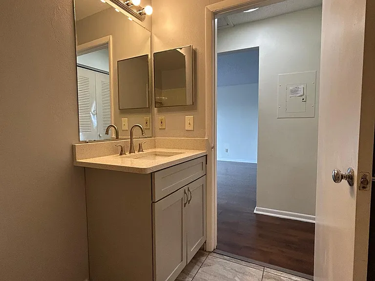 2556 Woodgate Blvd #203 — Photo 9