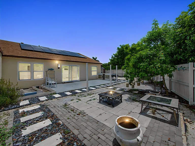 8464 Lake Worth Rd — Photo 26